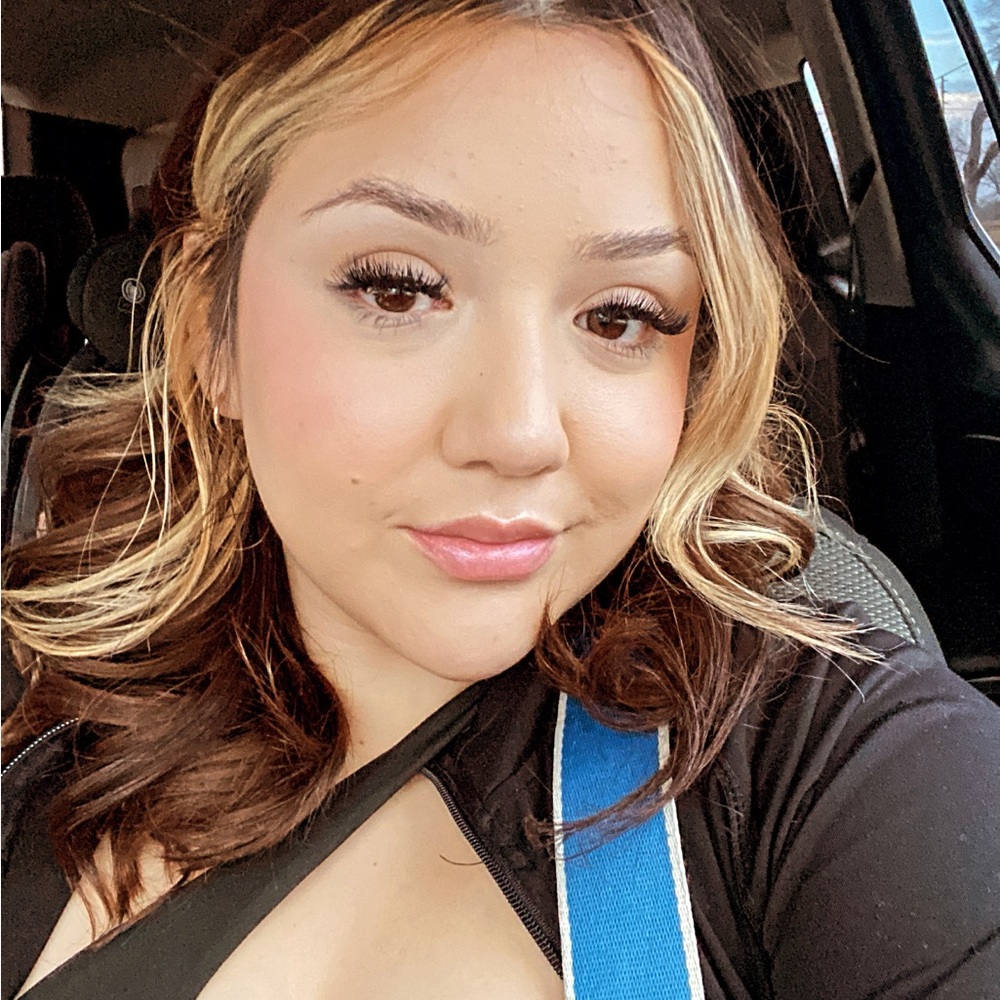 Meet your Posher, Mireya